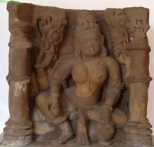 Delhi National Laksmí, kezében lótuszokkal. Közép-India, Pratihára dinasztia, 9. század. Delhi Nemzeti Múzeum